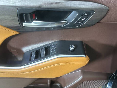 2022 Toyota Highlander Hybrid Platinum