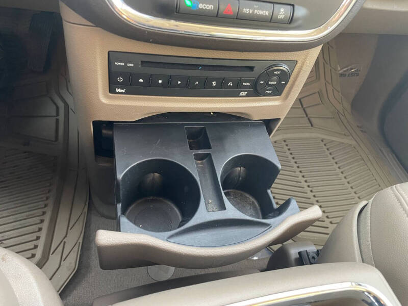 2013 Chrysler Town and Country Touring-L