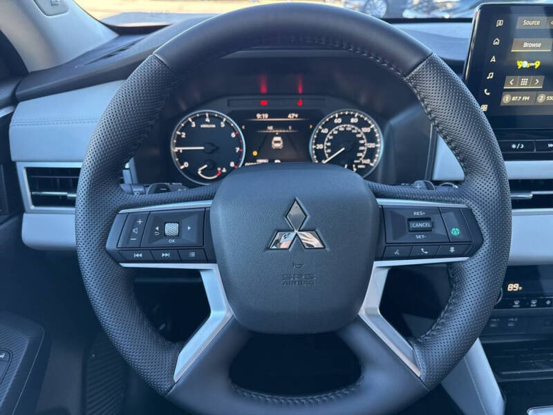 2025 Mitsubishi Outlander SE
