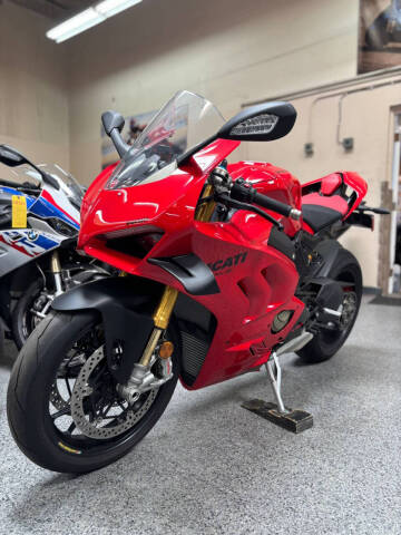 2022 Ducati V4 S