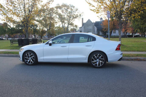 2020 Volvo S60 T5 Momentum