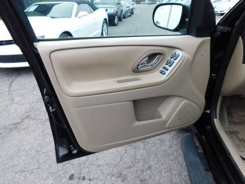 2005 Mazda Tribute s