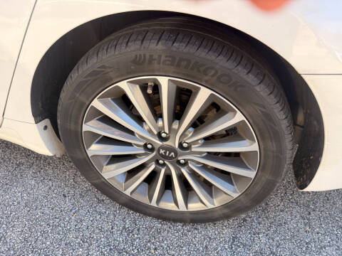 2017 Kia Cadenza Premium