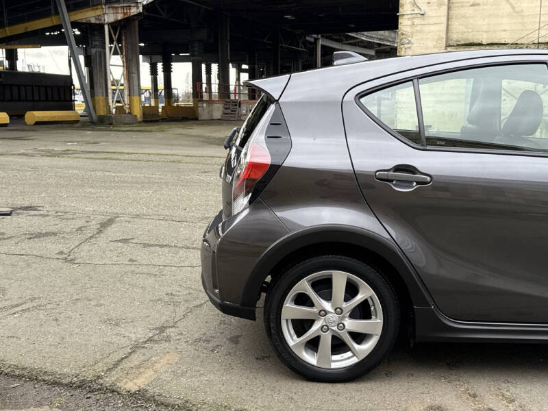 2018 Toyota Prius c Four