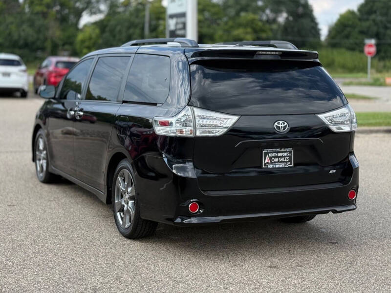 2017 Toyota Sienna SE 8-Passenger