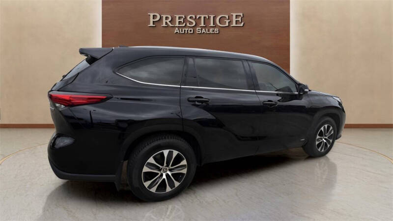 2022 Toyota Highlander Hybrid XLE