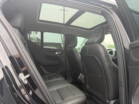 2025 Volvo XC40 B5 Plus Bright Theme