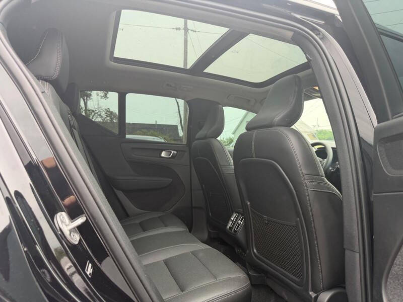 2025 Volvo XC40 B5 Plus Bright Theme