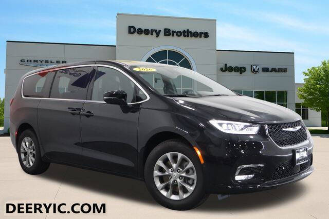 2026 Chrysler Pacifica Select