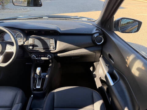 2020 Nissan Kicks SR