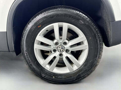 2017 Volkswagen Tiguan 2.0T Limited S 4Motion