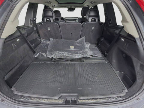 2016 Volvo XC90 T6 Momentum