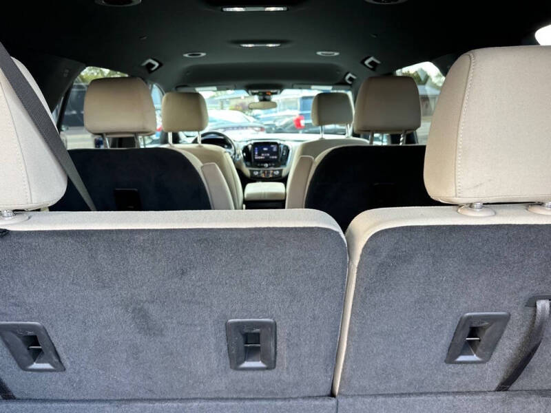 2022 Chevrolet Traverse LT Cloth