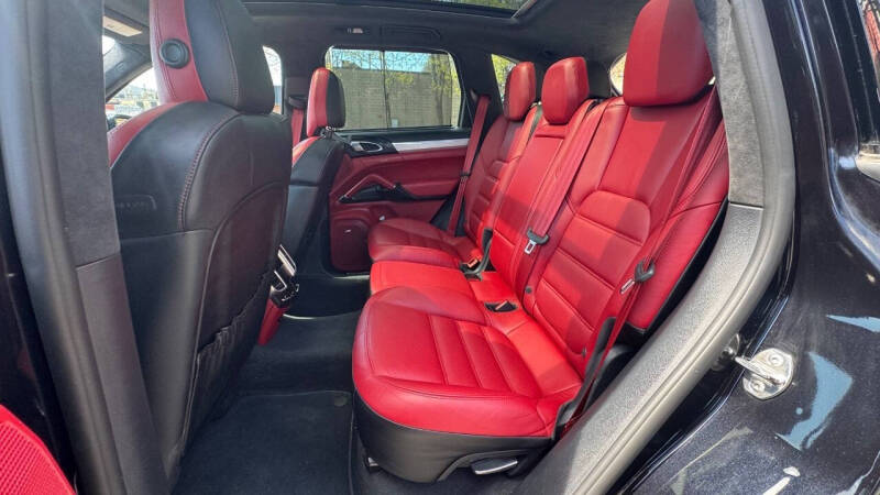 2016 Porsche Cayenne GTS