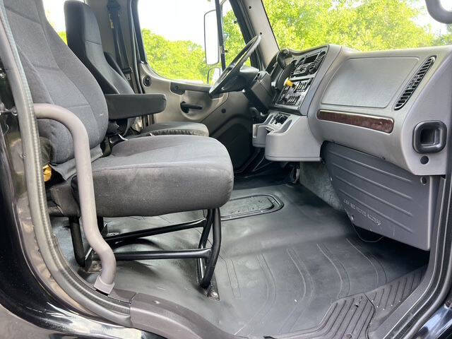 2021 Freightliner M2 106