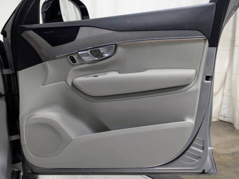 2025 Volvo XC60 B5 Plus Dark Theme