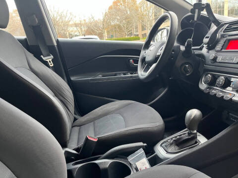 2013 Kia Rio 5-Door LX