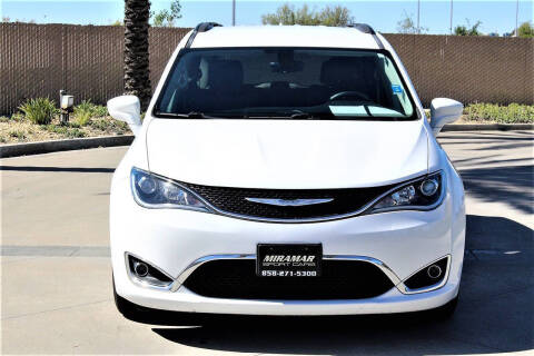2017 Chrysler Pacifica Touring-L