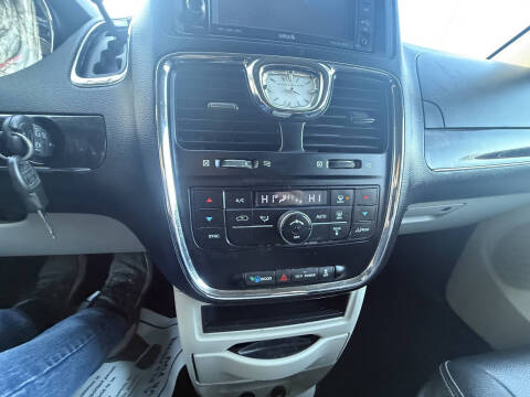 2013 Chrysler Town and Country Touring