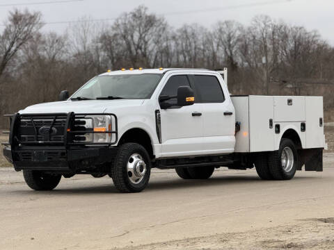 2023 Ford F-350 Super Duty for sale at OVERDRIVE AUTO SALES, LLC. in Clarksville IN