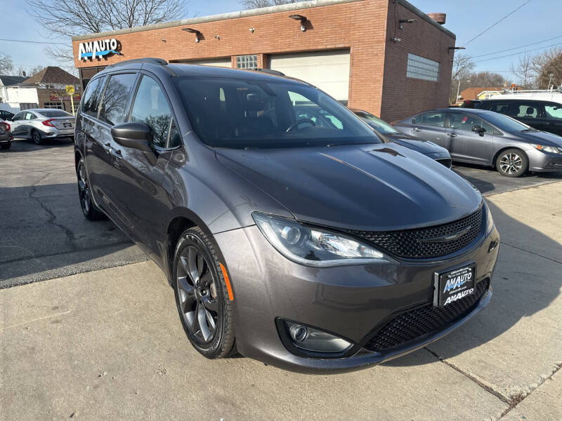 2018 Chrysler Pacifica for sale at AM AUTO SALES LLC in Milwaukee WI