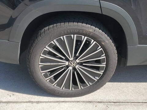 2025 Volkswagen Taos SE