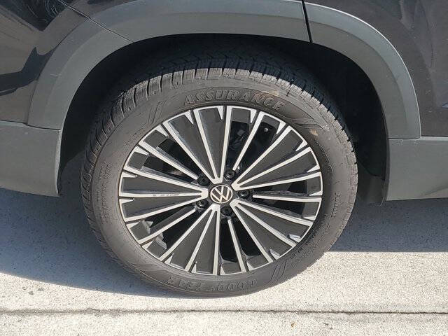 2025 Volkswagen Taos SE