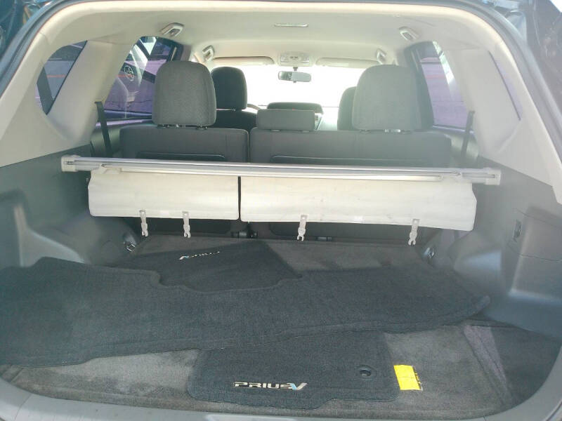 2014 Toyota Prius v Three