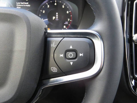 2022 Volvo XC40 T5 R-Design