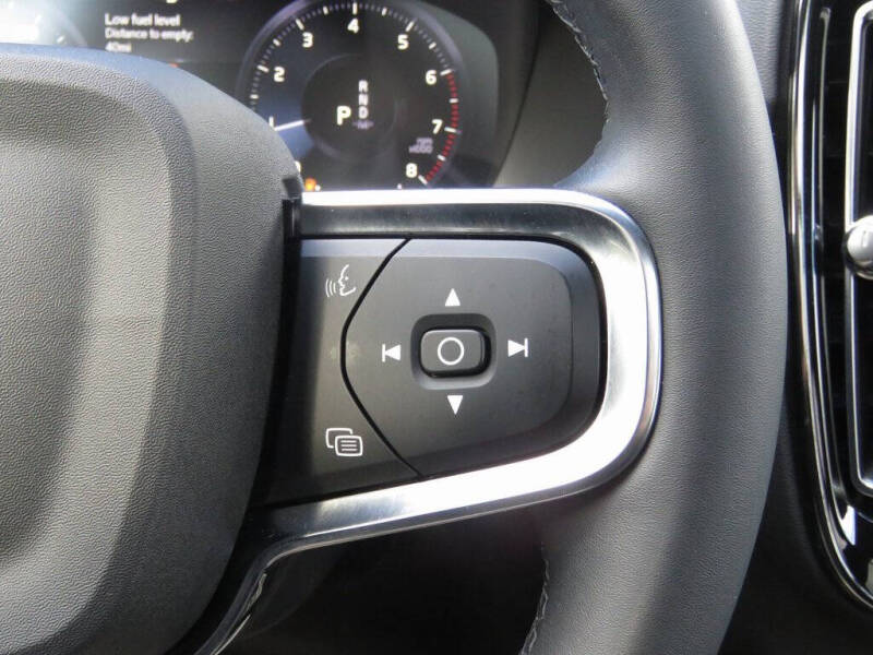 2022 Volvo XC40 T5 R-Design