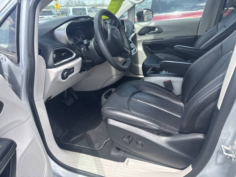 2024 Chrysler Pacifica Touring L