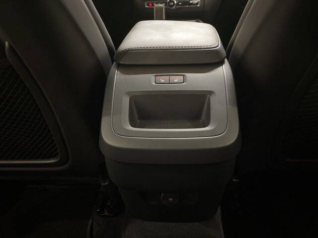 2025 Volvo XC60 B5 Core Dark Theme