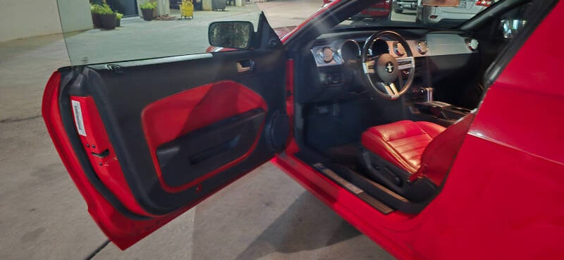 2005 Ford Mustang GT Deluxe