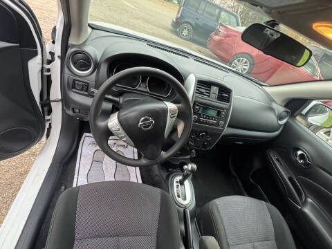 2018 Nissan Versa SV