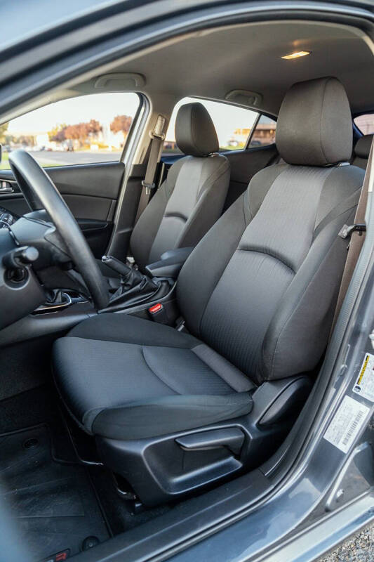 2016 Mazda MAZDA3 i Sport