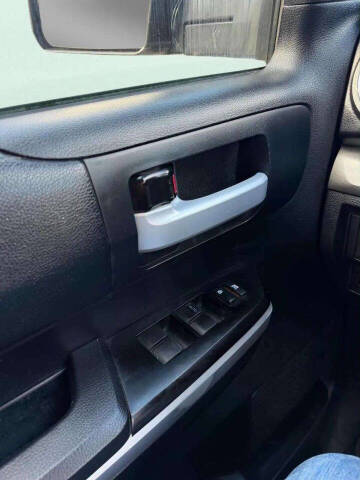 2017 Toyota Tundra SR5