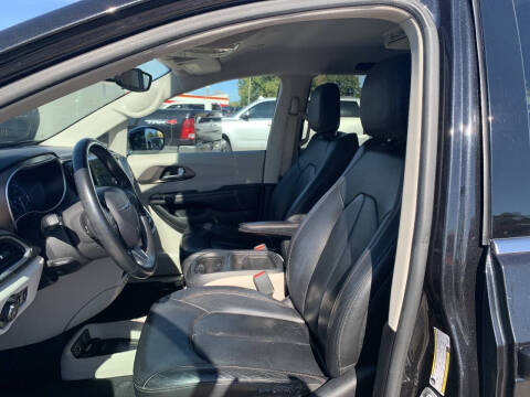 2017 Chrysler Pacifica Touring-L