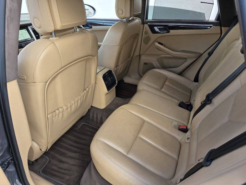 2016 Porsche Macan Turbo