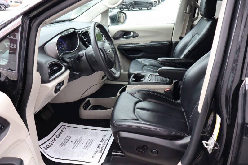 2023 Chrysler Pacifica Touring L