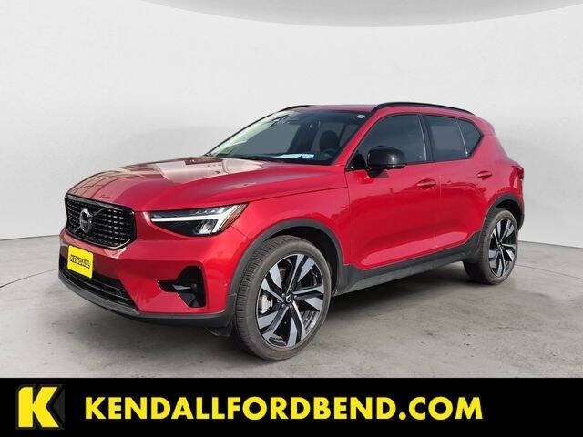 2025 Volvo XC40 B5 Plus Dark Theme