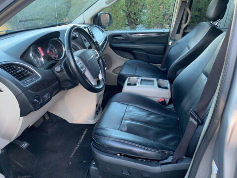 2016 Chrysler Town and Country Touring