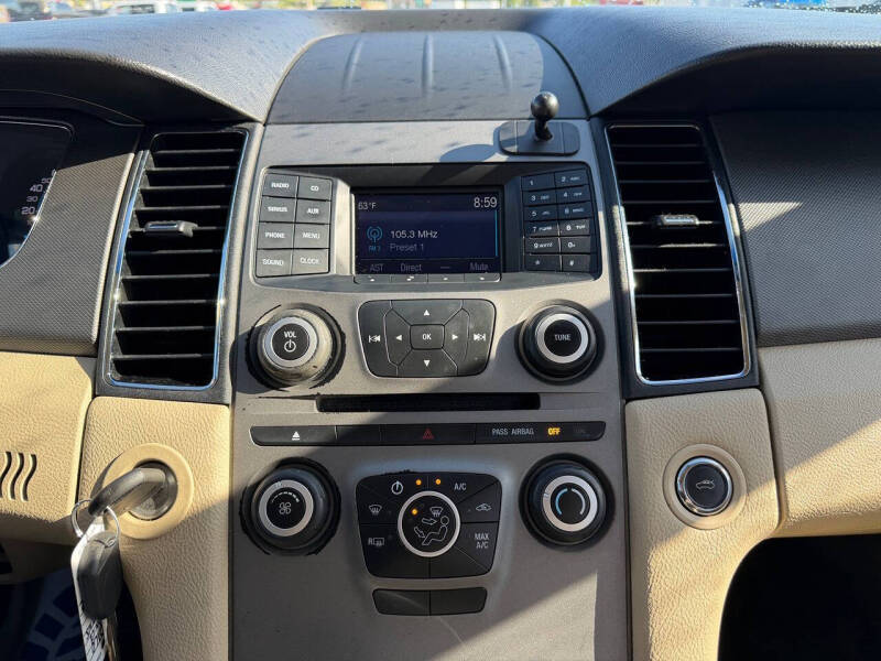 2016 Ford Taurus SE