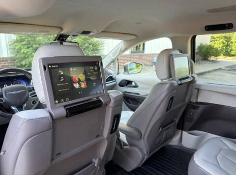 2017 Chrysler Pacifica Touring-L Plus