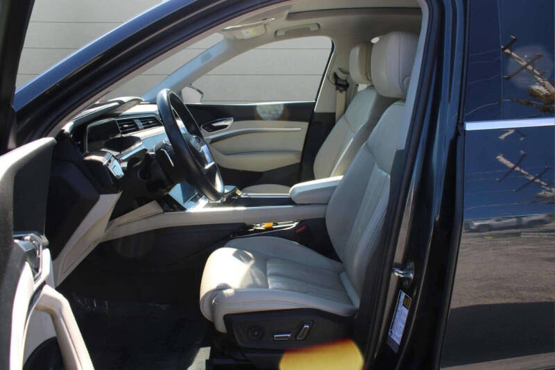 2019 Audi e-tron quattro Prestige