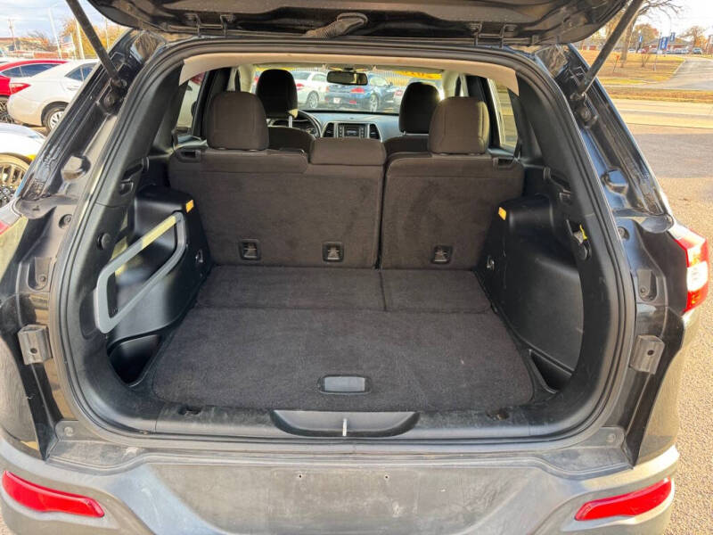 2016 Jeep Cherokee Sport