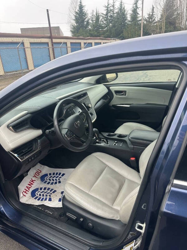 2018 Toyota Avalon Hybrid XLE Premium