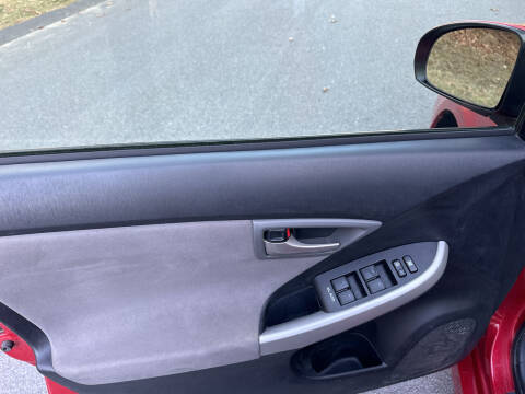 2012 Toyota Prius Two