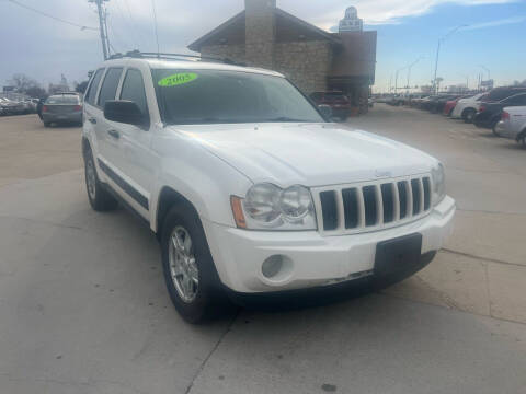 2005 Jeep Grand Cherokee for sale at A & B Auto Sales LLC in Lincoln NE