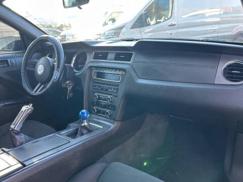 2011 Ford Mustang V6