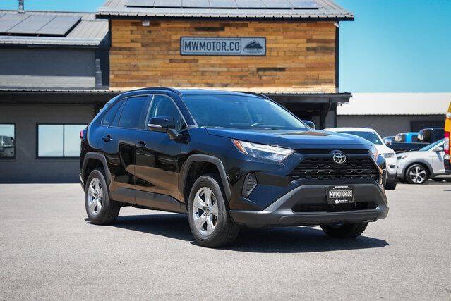 2024 Toyota RAV4 XLE's photo